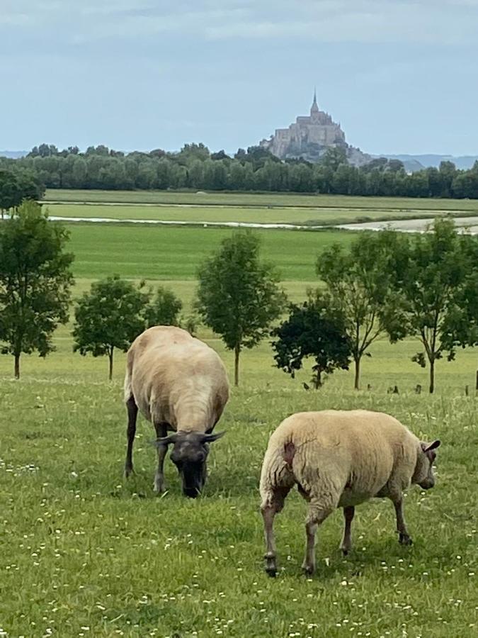 Gites Le Mont Desclos Saint Michel Beauvoir  Exterior foto